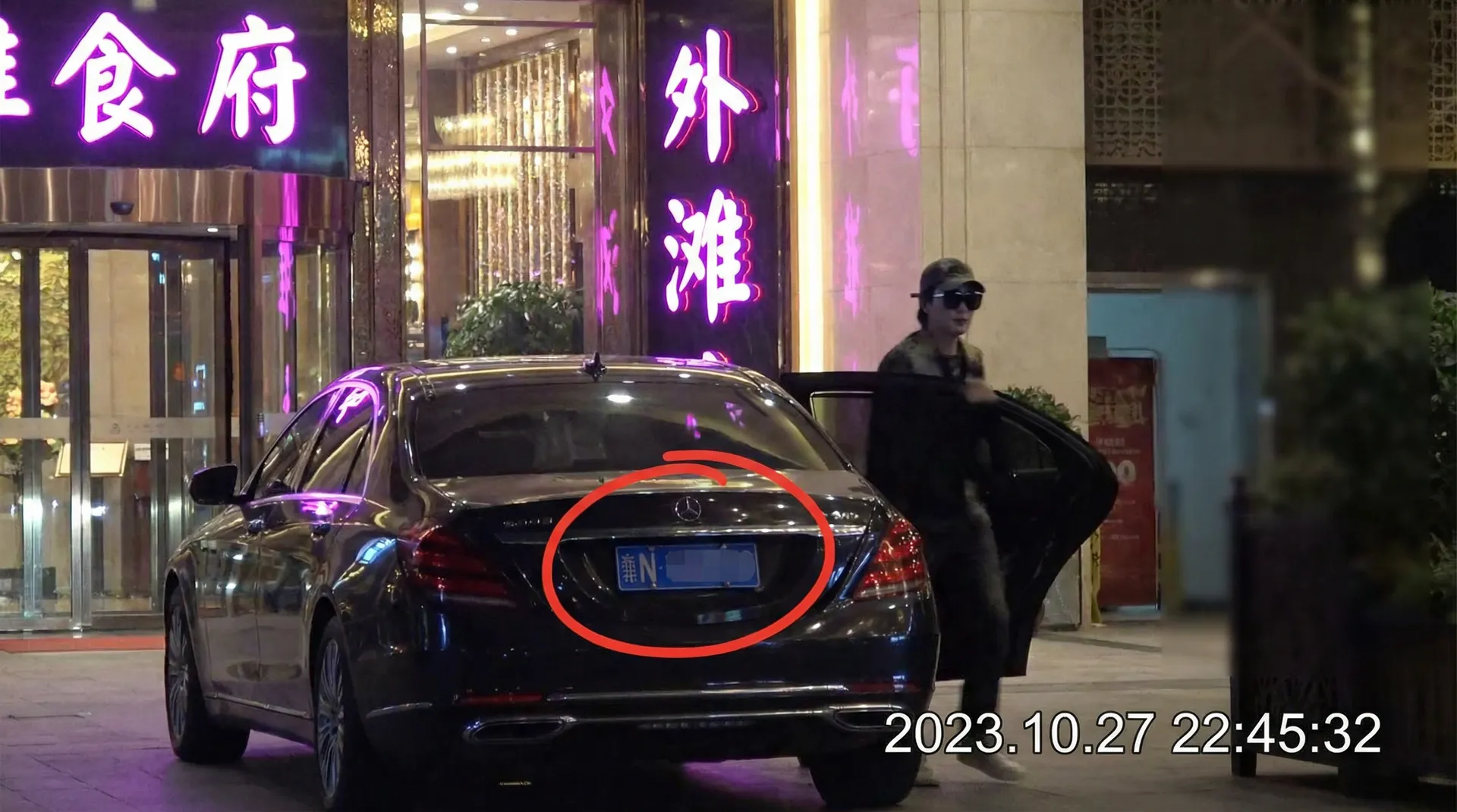 暗网禁区 | 高清无码暗网禁区自媒体 - 暗网禁区官方平台高清播放 - 豪车餐厅外被拍